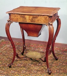 Mesa de trabalho estilo rococó, 1840 (mogno)